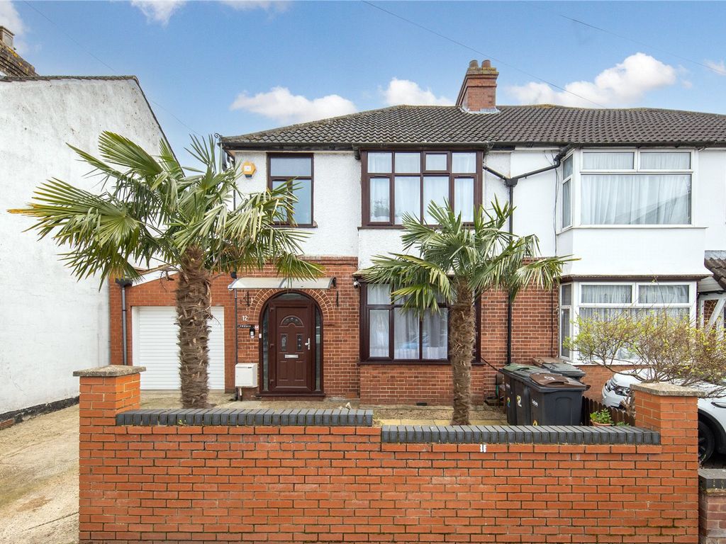 3 bed semidetached house for sale in Putteridge Road, Luton