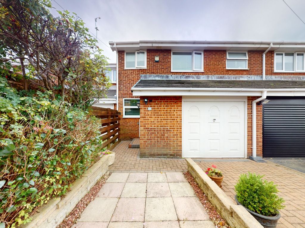 3 bed terraced house for sale in Sunningdale, South Shields NE33, £