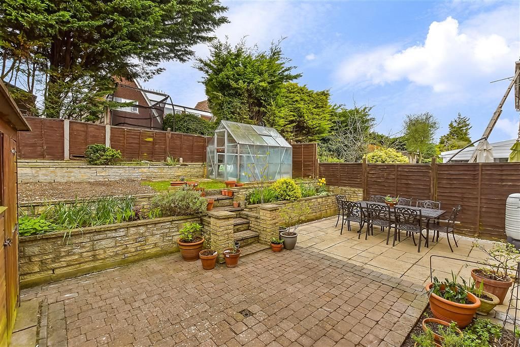 3 bed detached house for sale in Worcester Close, Istead Rise, Kent