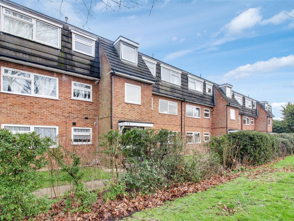 2 bed flat to rent in Rosedale Way, Cheshunt, Waltham Cross EN7, £1,450