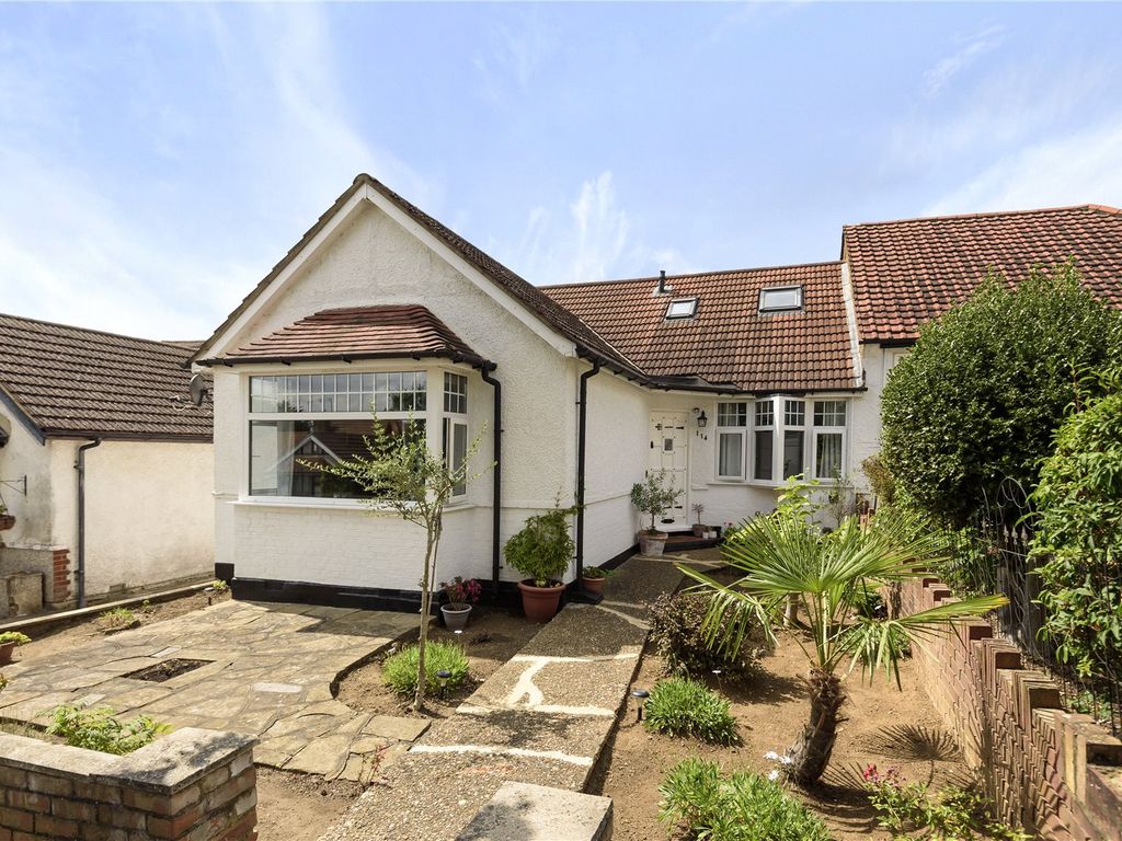 5 bed semidetached house for sale in Bedford Avenue,