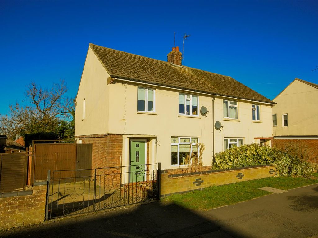 3 bed semidetached house for sale in Balmoral Avenue, Rushden NN10, £