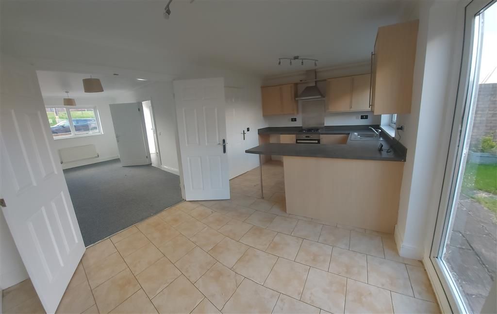 3 bed semidetached house to rent in Cwrt Y Dderwen, Llanelli SA15, £