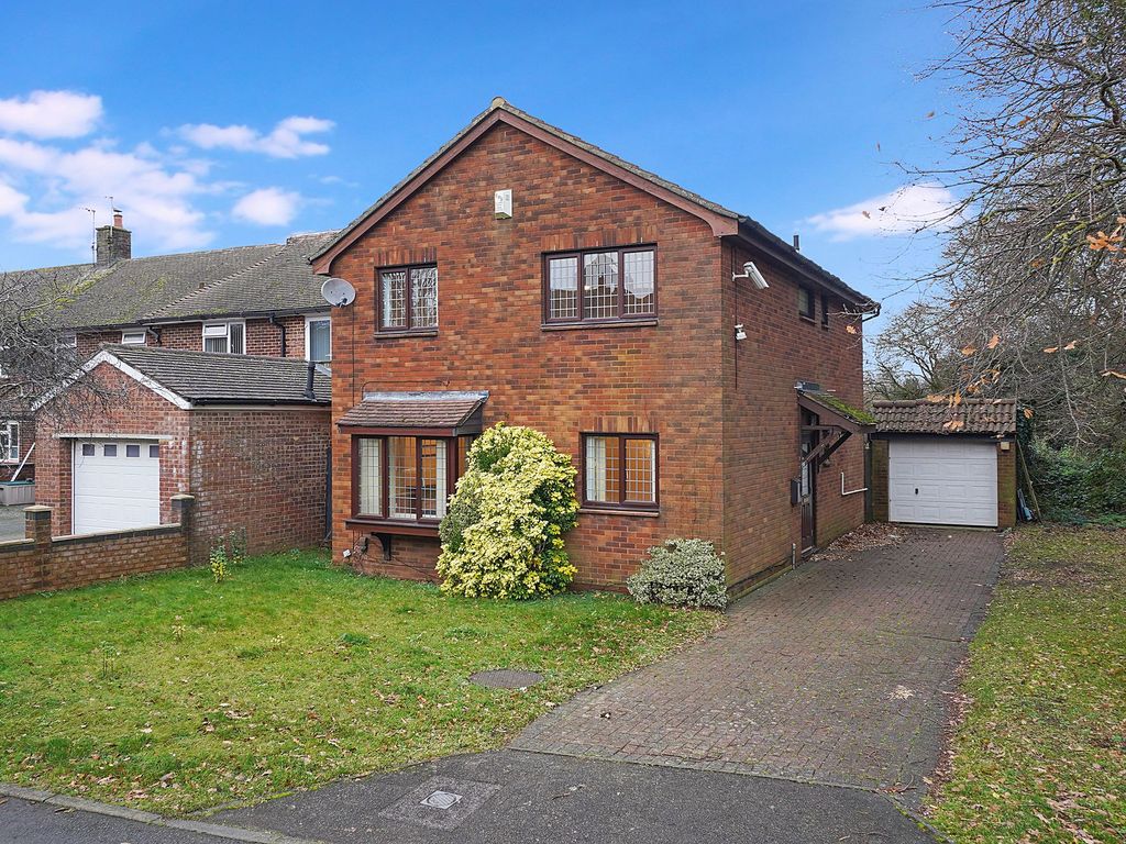 4 bed detached house for sale in Hamelin Road, Darland, Gillingham ME7