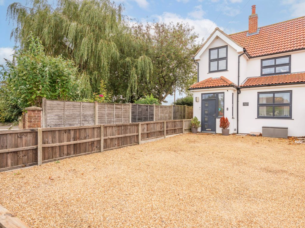 4 bed semidetached house for sale in Norwich Road, Watton, Thetford