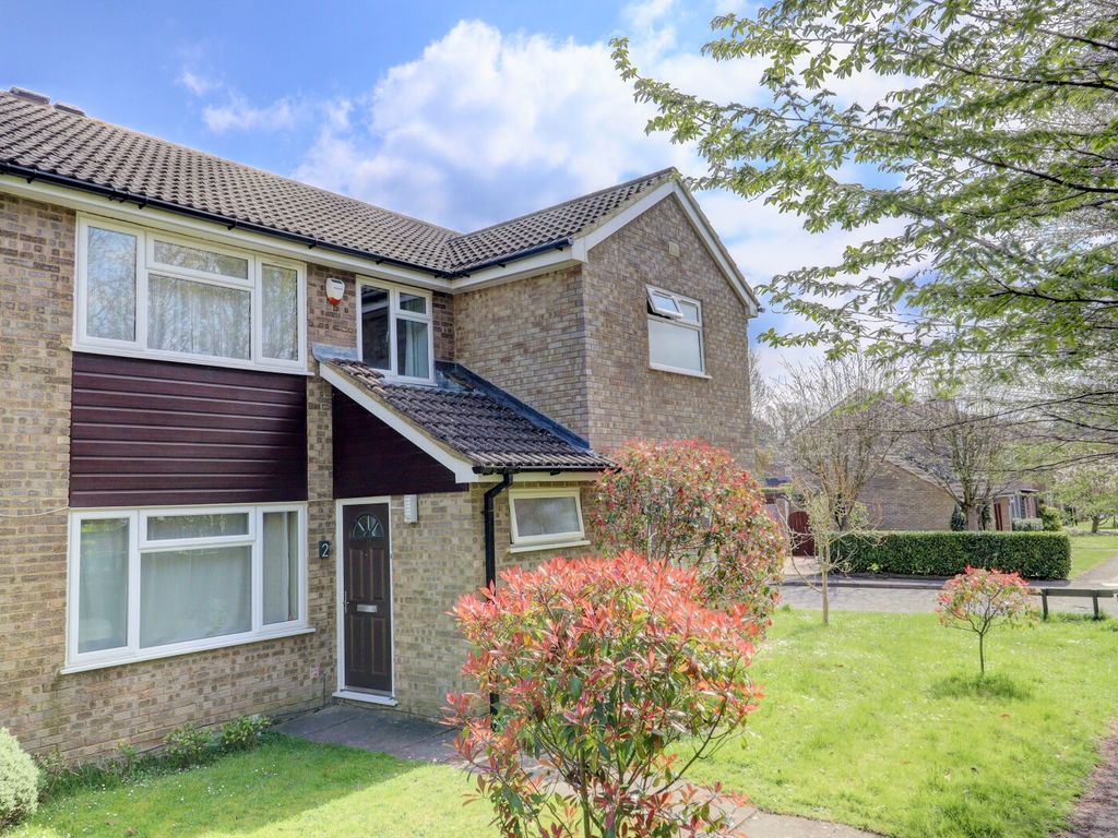 5 bed semidetached house for sale in Friars Walk, Prestwood, Great