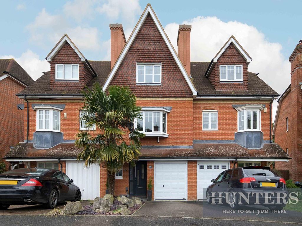 5 bed terraced house for sale in Lower Green Gardens, Worcester Park