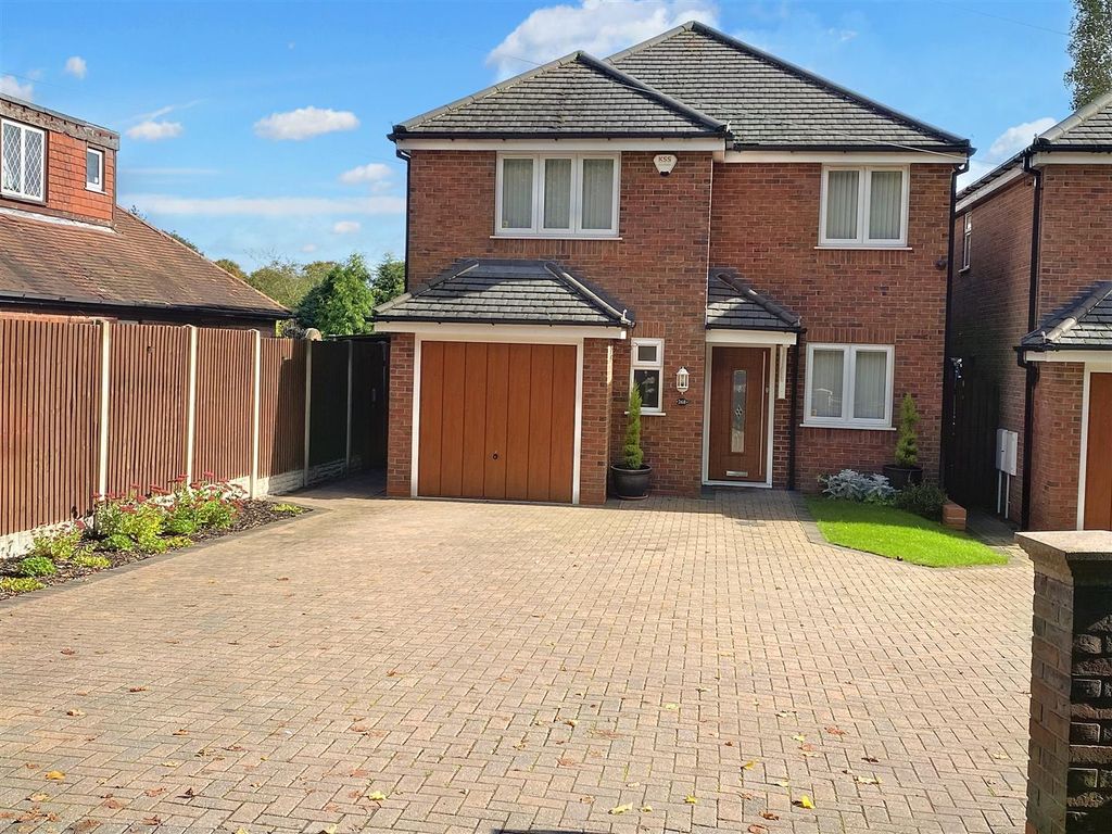 4 bed detached house for sale in Heanor Road, Ilkeston DE7, £379,950