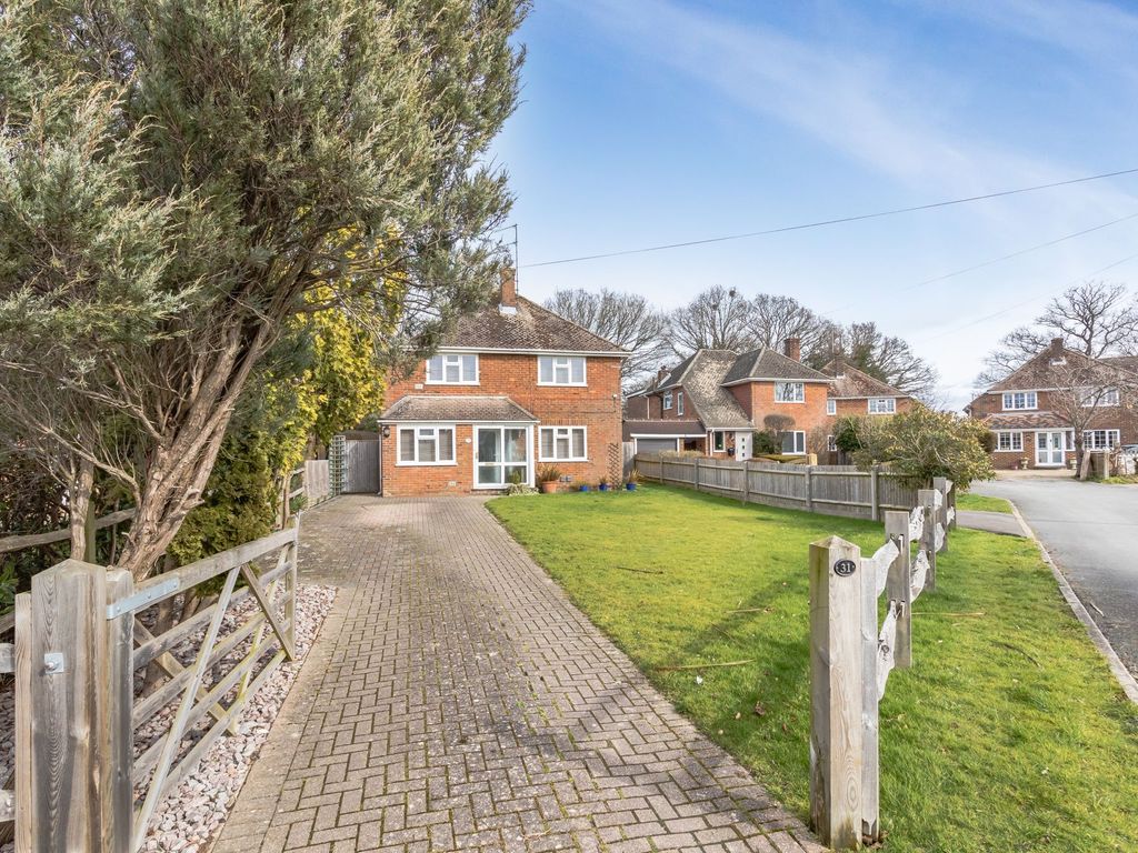 4 bed detached house for sale in Park Road, Smallfield RH6 Zoopla