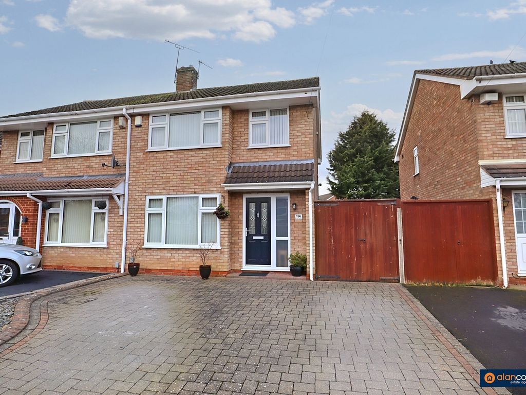 3 bed semidetached house for sale in Malvern Avenue, Church Farm