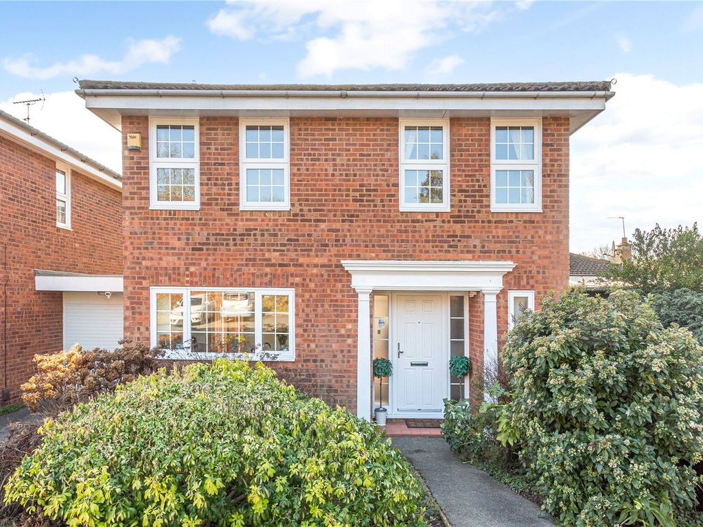 4 bed detached house for sale in Akeman Close, St. Albans