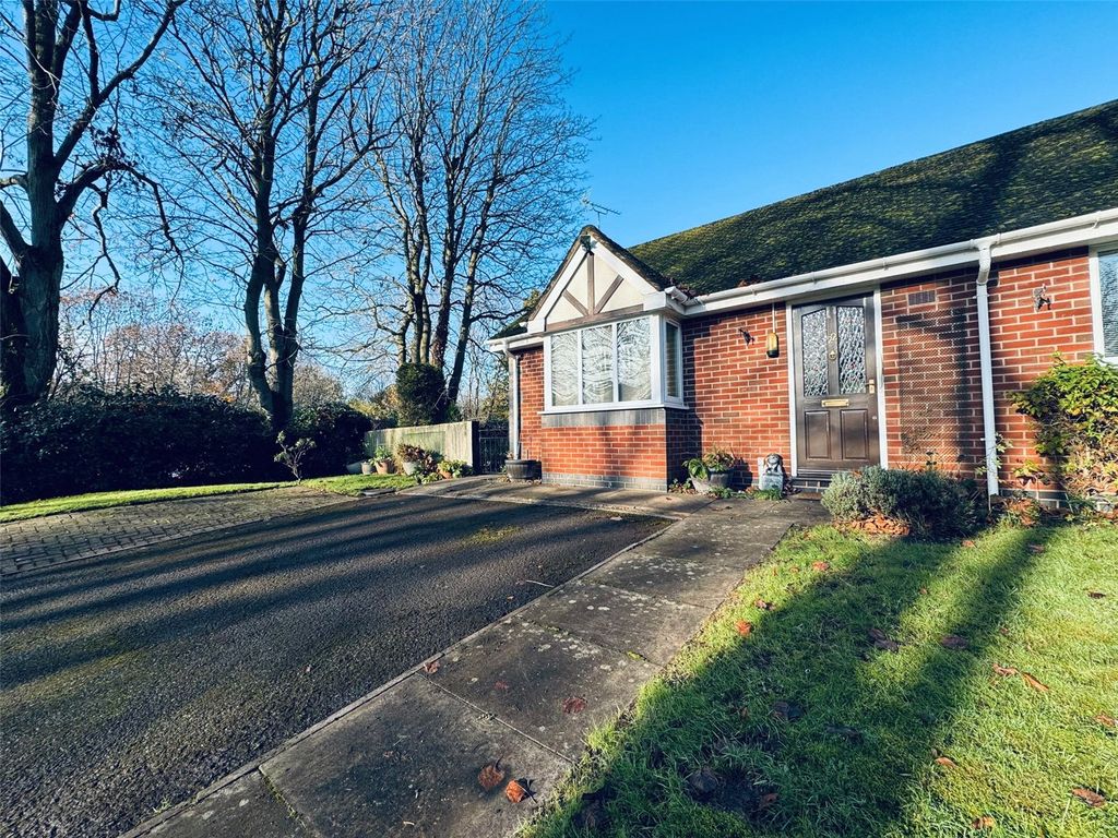 2 bed bungalow for sale in Warwick Road, Solihull, West Midlands B92, £