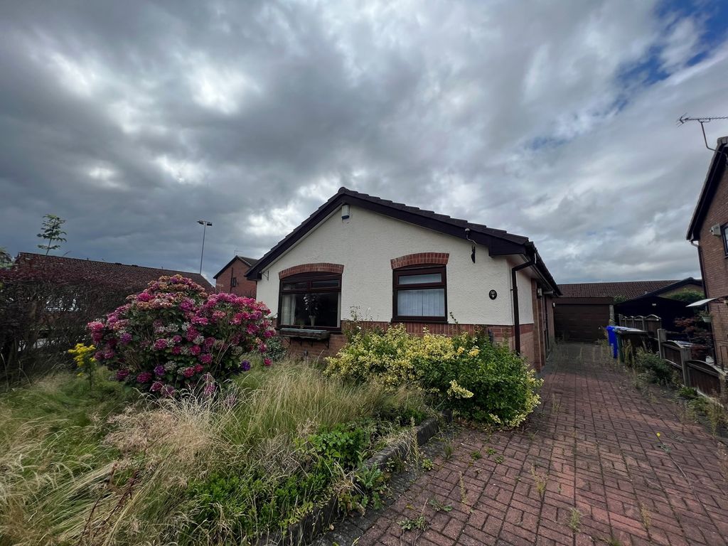 3 bed bungalow for sale in Stainton Road, Radcliffe, Manchester M26, £250,000 Zoopla