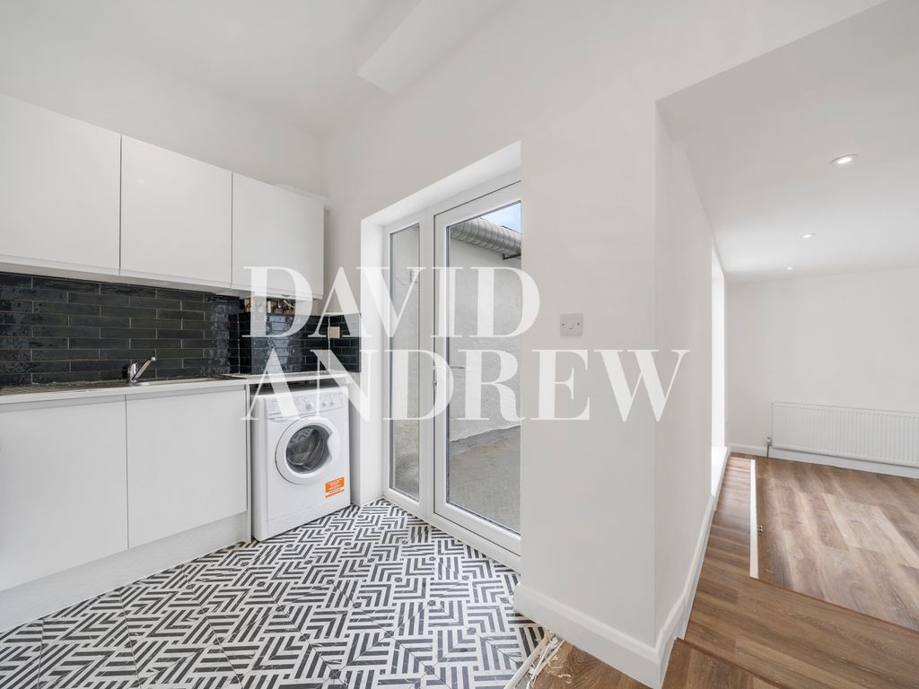 2 bed flat to rent in Blackstock Road, London N4, £2,150 pcm Zoopla