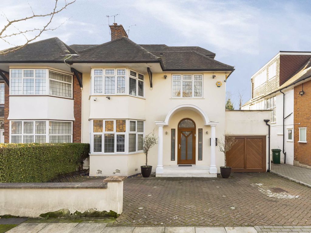 5 bed semidetached house for sale in Harman Close, Harman Drive