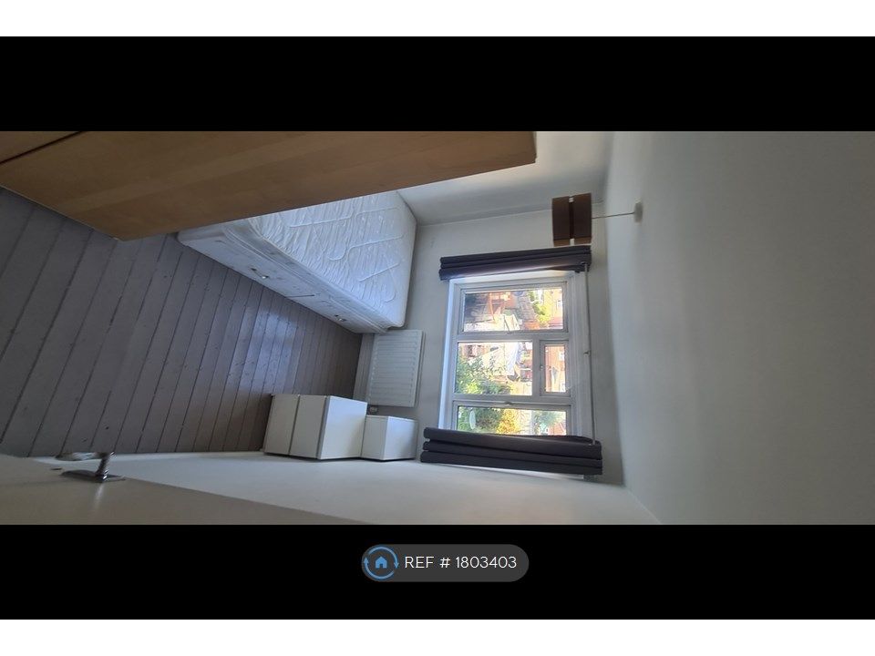 Room to rent in Abbotts Park Road, London E10, £650 pcm Zoopla