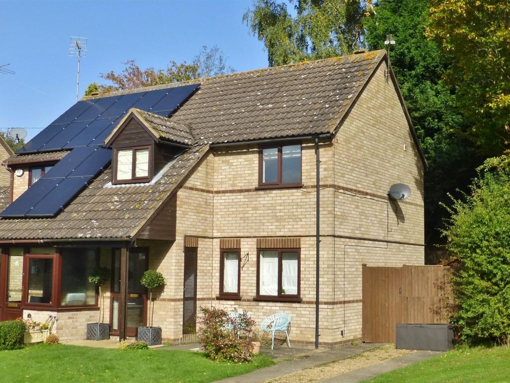 3 bed semidetached house to rent in Ash Close, Uppingham, Oakham LE15