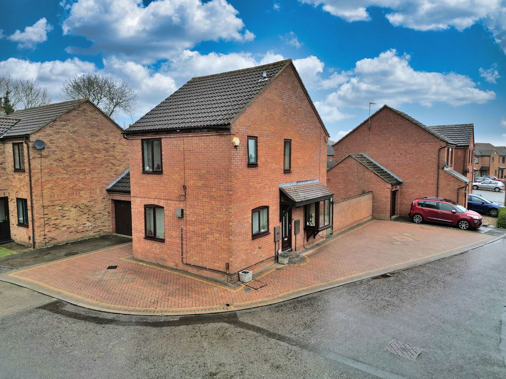 4 bed detached house for sale in Salisbury Grove, Giffard Park MK14