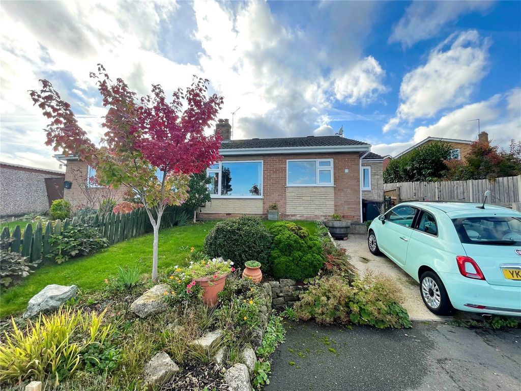 2 bed bungalow for sale in Manor Drive, Knaresborough, North Yorkshire