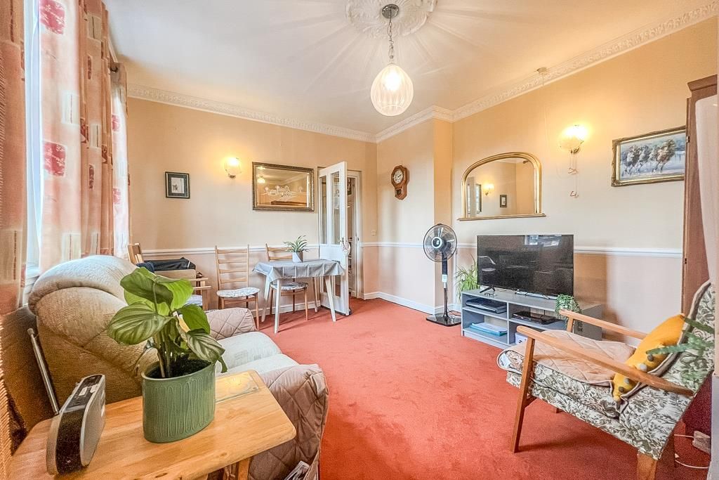 2 bed property for sale in Cambridge Court, Cambridge Road, SouthendOn