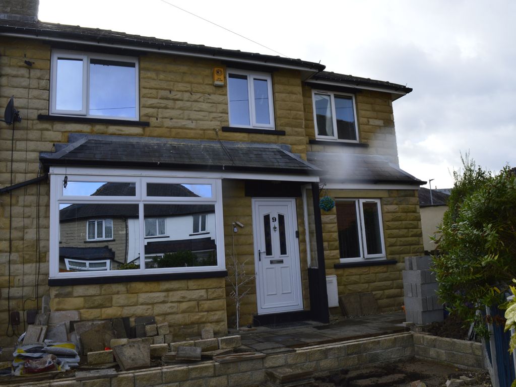 4 bed semidetached house for sale in Parkside Grove, Beeston, Leeds