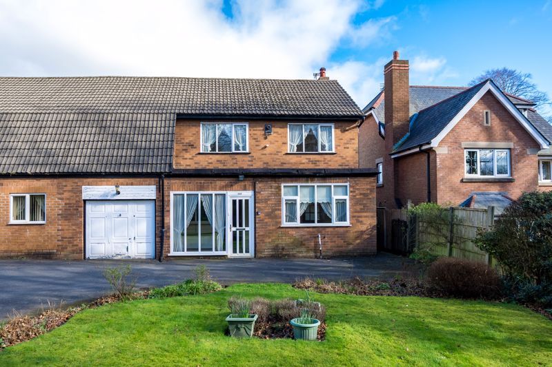 3 bed semidetached house for sale in Wigan Road, Standish, Wigan WN1