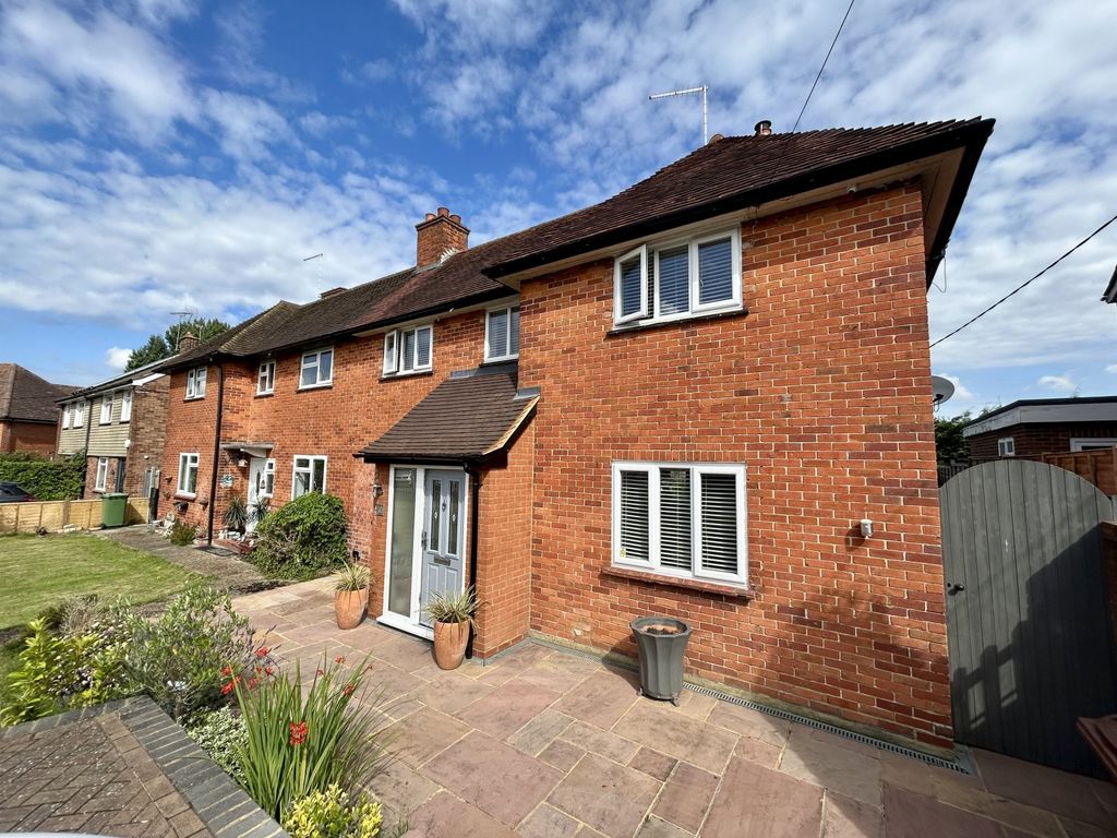 3 bed semidetached house for sale in Roebuck Estate, Binfield