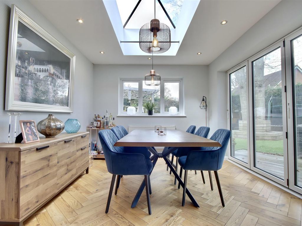 5 bed detached house for sale in Topaz Grove, Waterlooville PO7, £