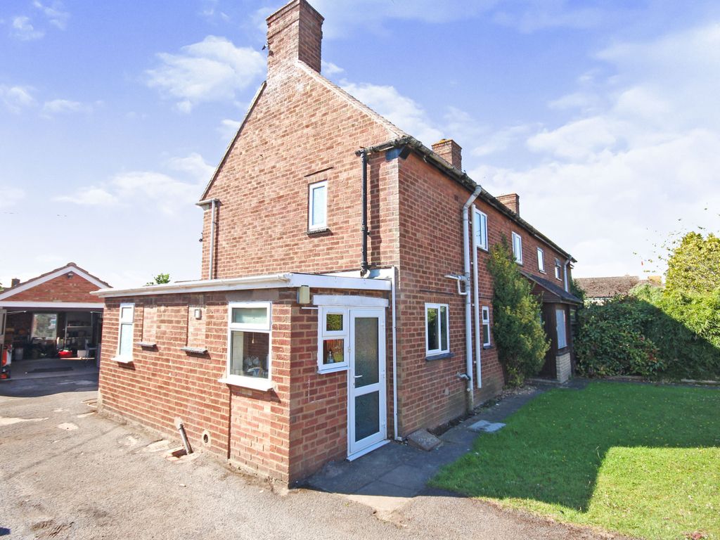 3 bed semidetached house for sale in St. Michaels Close,
