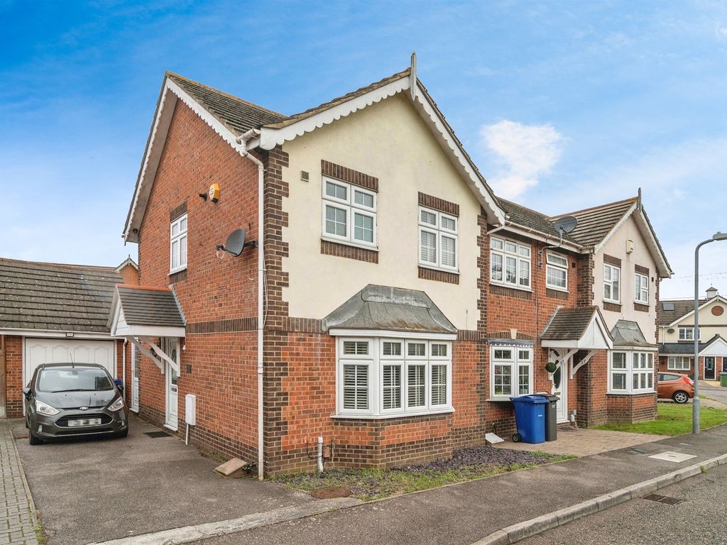 3 bed end terrace house for sale in Daniel Close, Chafford Hundred