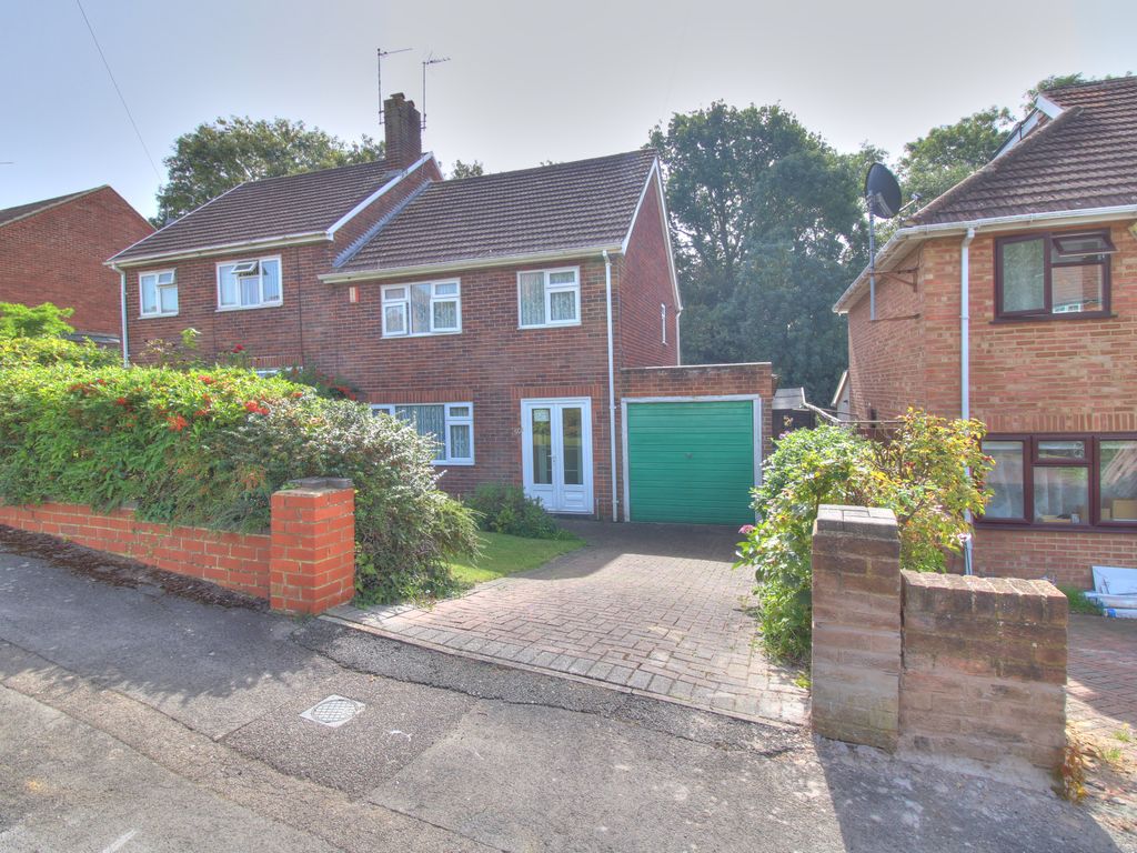 3 bed semidetached house for sale in Winton Road, Reading RG2, £
