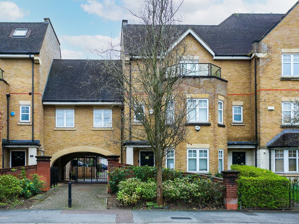 5 bed end terrace house for sale in Eastbury Road, Watford