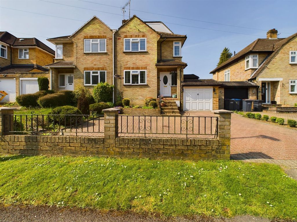 3 bed semidetached house for sale in Caterham Drive, Old Coulsdon
