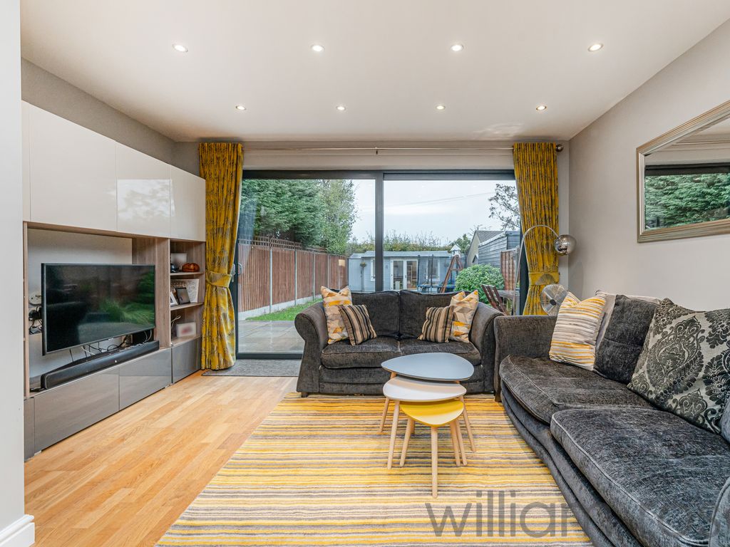 4 bed semidetached house for sale in Avenue Road, Woodford Green IG8