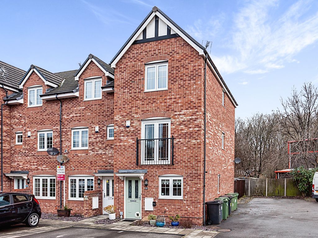 4 bed end terrace house for sale in Malthouse Court, Liversedge, West