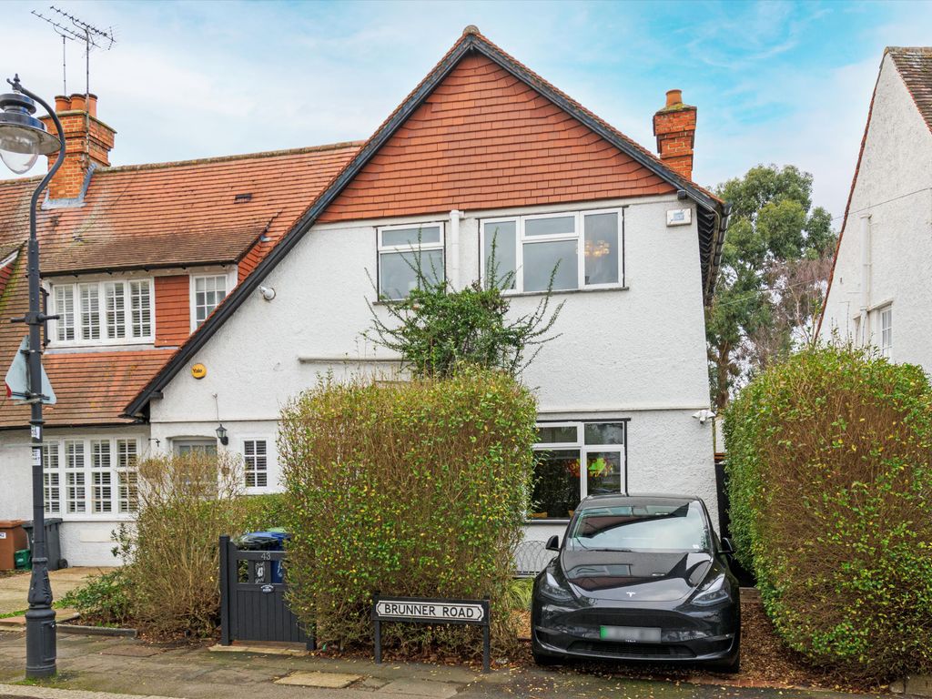 3 bed end terrace house for sale in Brunner Road, London W5, £1,200,000