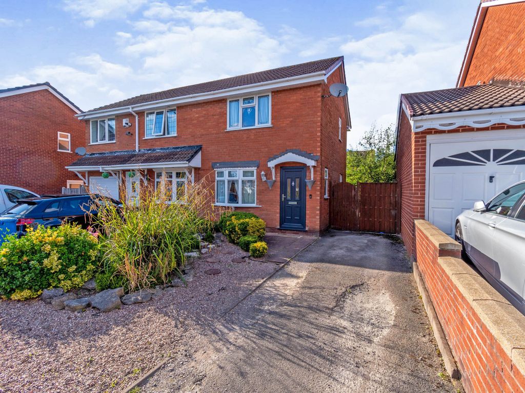 2 bed semidetached house for sale in Huddlestone Close, Featherstone