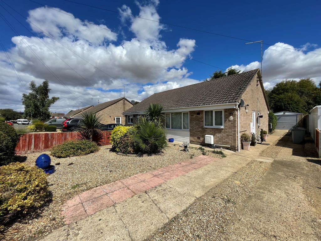2 bed semidetached bungalow for sale in Deer Park Road, Langtoft