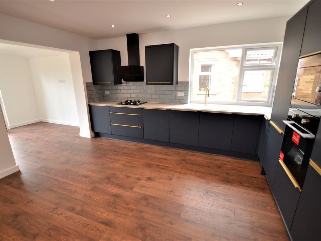 3 bed detached bungalow for sale in Station Road, Rossington, Doncaster