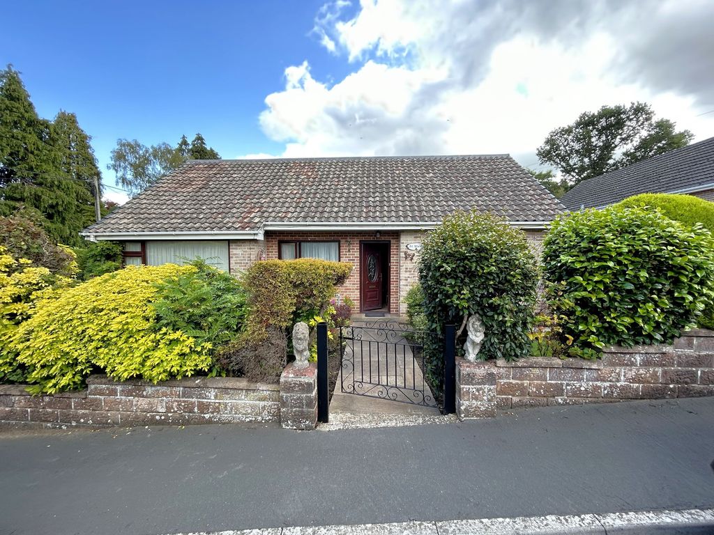 3 bed detached bungalow for sale in Nash Close, Dibden Purlieu SO45, £