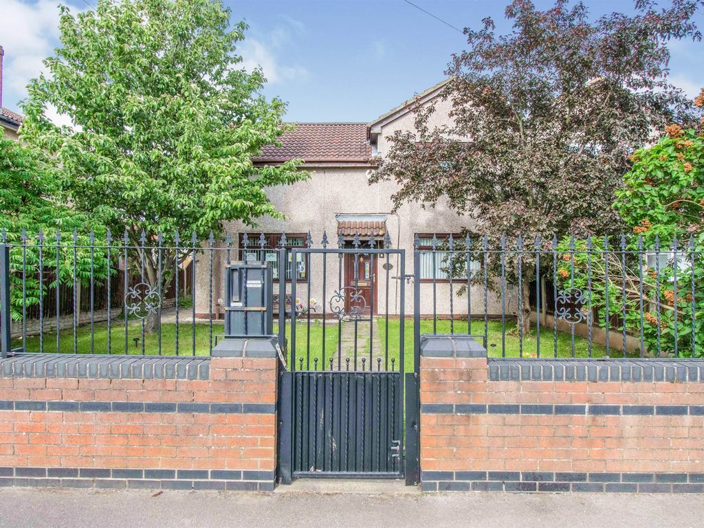 3 bed end terrace house for sale in Church Road, Stainforth, Doncaster