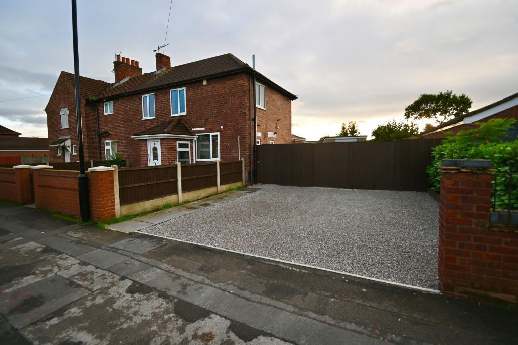 3 bed semidetached house for sale in Central Drive, New Rossington