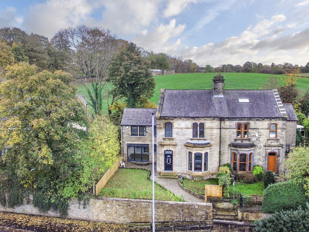 5 bed semidetached house for sale in Bradford Road, Gomersal