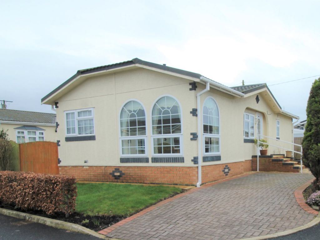 2 bed mobile/park home for sale in Cledford Lane, Middlewich, Cheshire