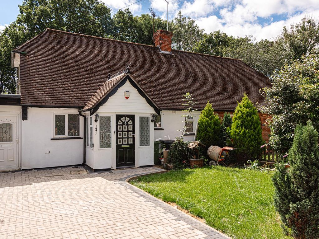 4 bed semidetached house for sale in The Greenway, Epsom KT18, £