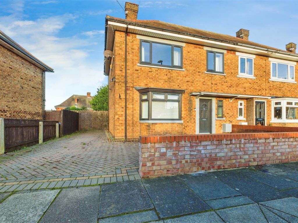 3 bed semidetached house for sale in Lincoln Road, Cleethorpes