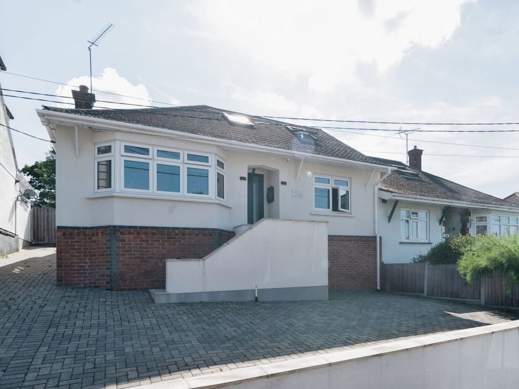 3 bed bungalow for sale in Thundersley Park Road, Benfleet SS7, £