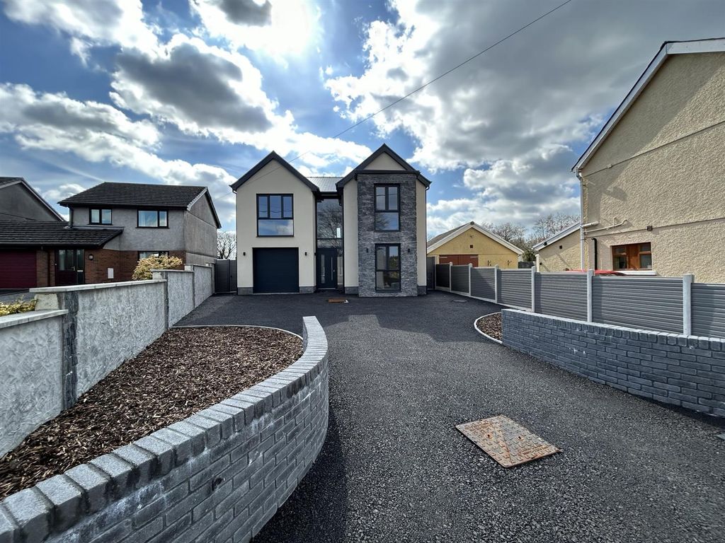 4 bed detached house for sale in Heol Y Foel, Foelgastell, Llanelli