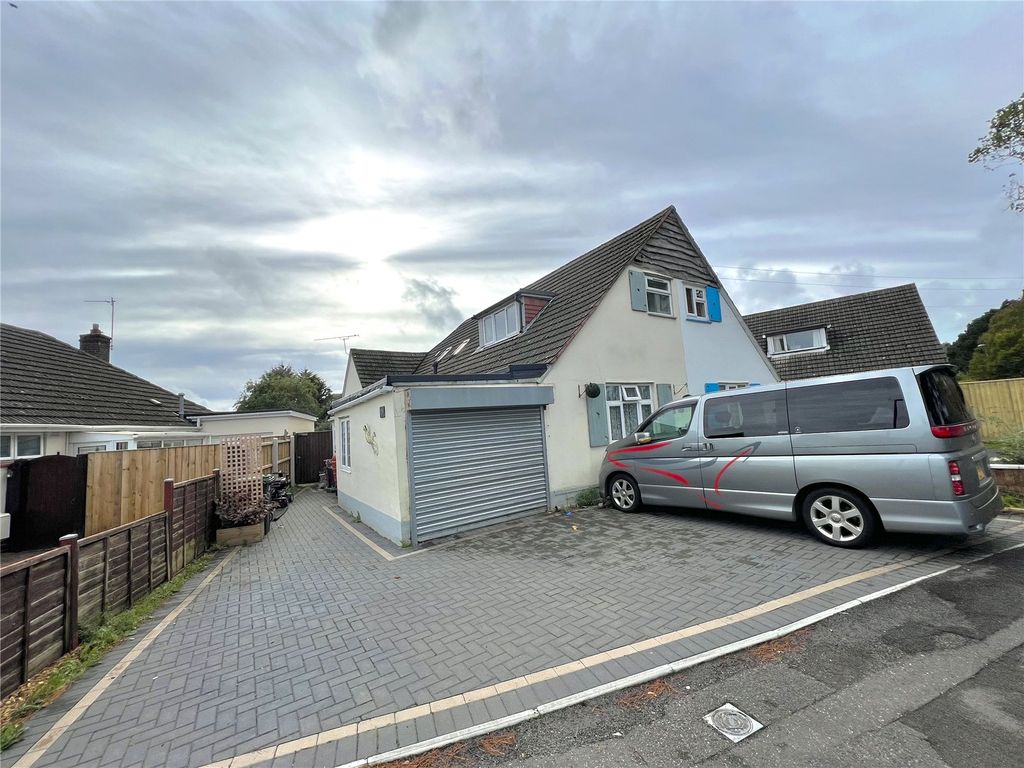 3 bed bungalow for sale in Dorset Road, Christchurch, Dorset BH23, £