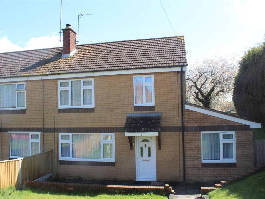 4 bed end terrace house for sale in Falkland Road, Chandler's Ford